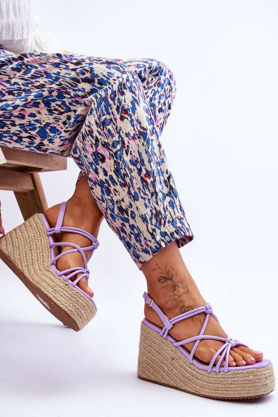   violetās krāsas Nessia