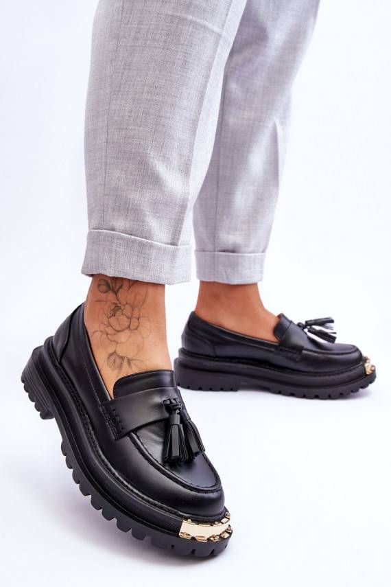 Klasiska modeļa apavi Mokasīni ar bārkstīm melnas krāsas Lonisa