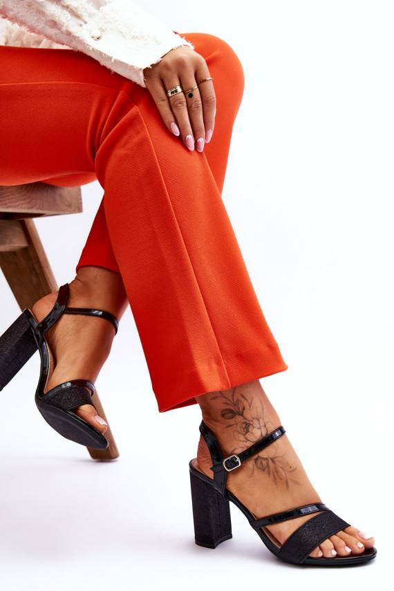 spīdīgs sandales ar papēdi melnas krāsas Alicia