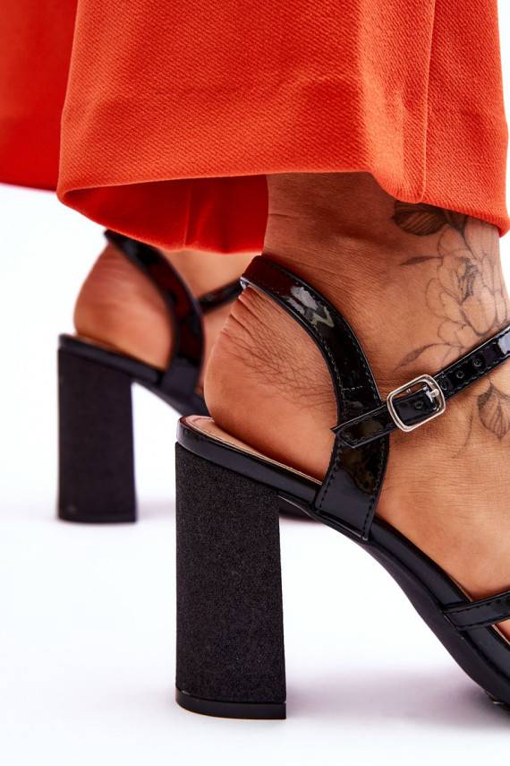 spīdīgs sandales ar papēdi melnas krāsas Alicia