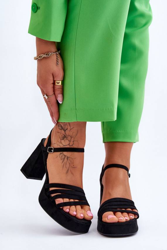   Zamšādas basenes ar papēdi  melnas krāsas Verda