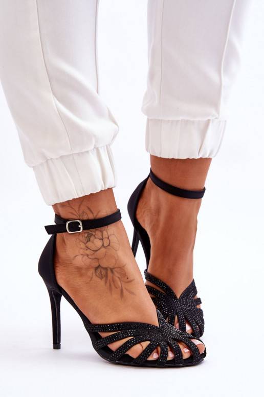 Augstpapēžu kurpes ar kniedēm melnas krāsas Jaylen