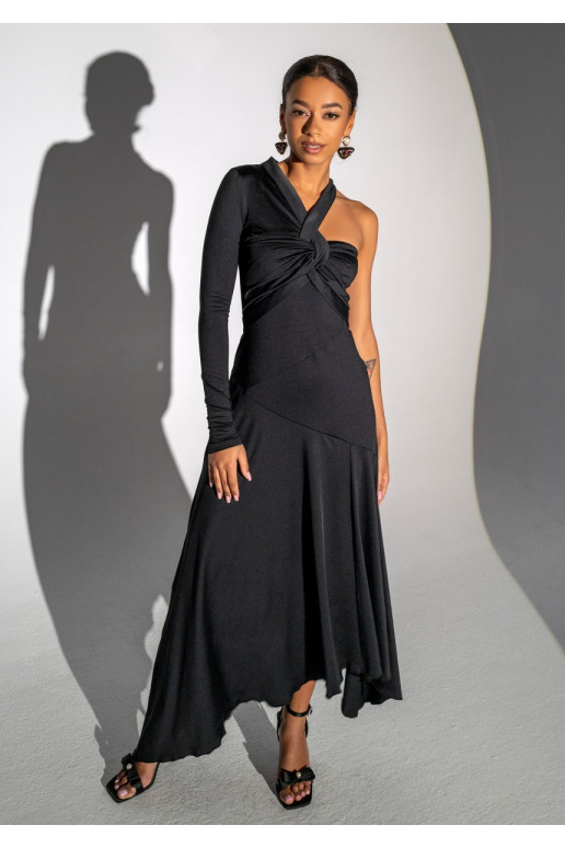 Carlita - vakarkleita ar asimetrisku dizainu melnā krāsā
