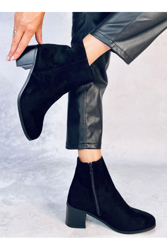 Kurpes ar papēžiem  ANNIE BLACK