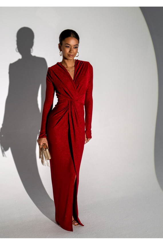 Mayell - spīdīgi sarkana kleita ar V veida kakla izgriezumu