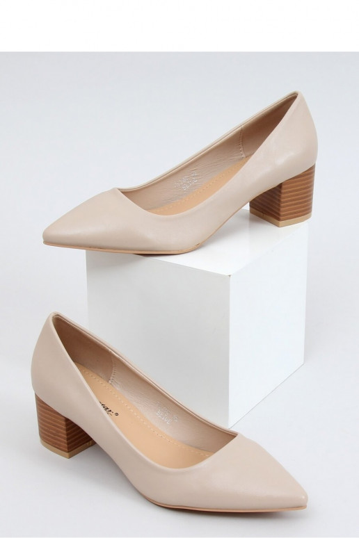 Platiem papēžiem Inello