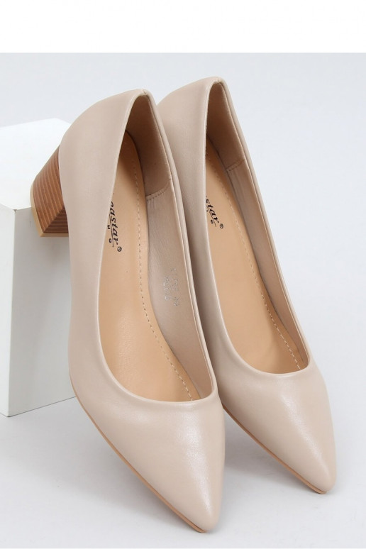 Platiem papēžiem Inello