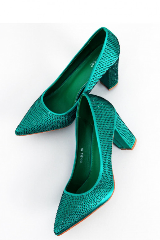 Žalios spalvos aukštakulniai bateliai...