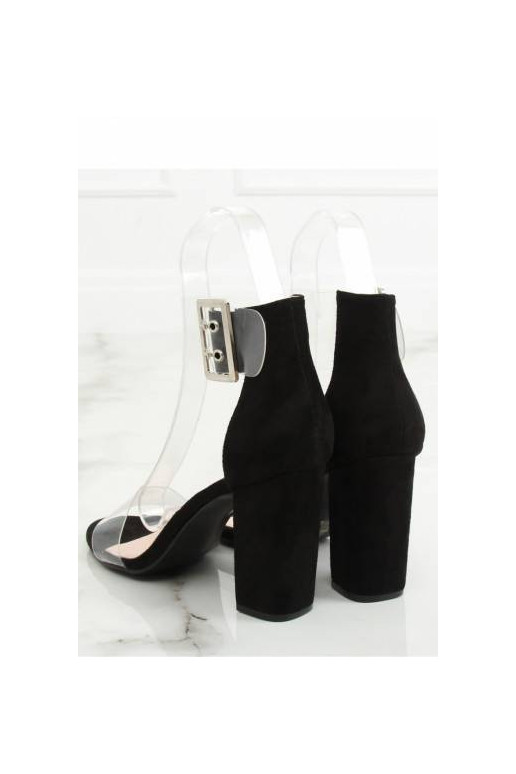 Kurpes ar papēžiem melnā krāsā Inello