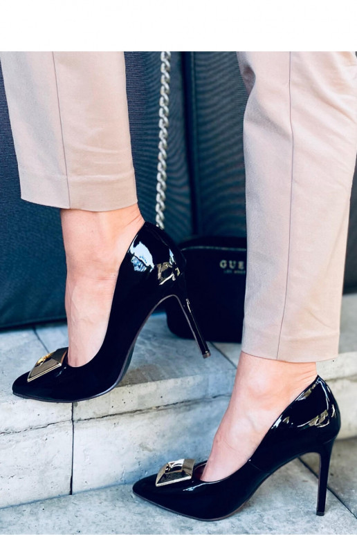 Juodos spalvos aukštakulniai bateliai...