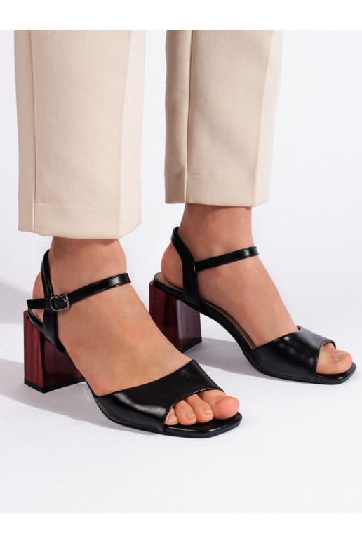 sandales   Melnas krāsas uz papēža