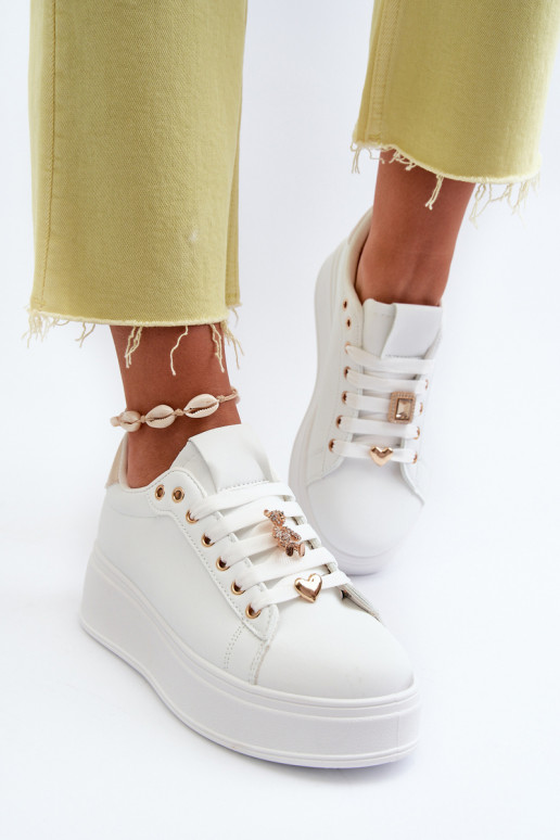 Sneakers modeļa apavi   ar platformu Z Przypinkami  baltas krāsas Cavisa