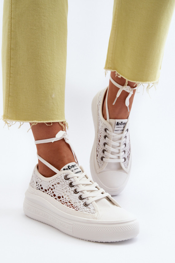 Ar mežģīnēm sieviešu puszābaki Lee Cooper LCW-23-44-1617 baltas krāsas