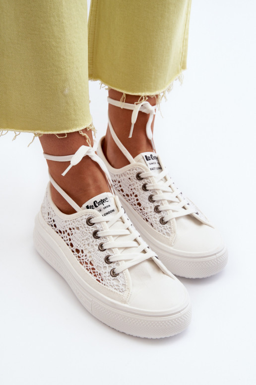 Ar mežģīnēm sieviešu puszābaki Lee Cooper LCW-23-44-1617 baltas krāsas