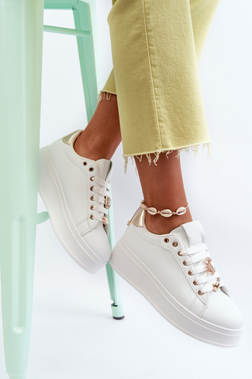 Sneakers modeļa apavi   ar platformu Z Przypinkami  baltas krāsas Cavisa