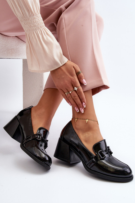 Laque apavi ar papēdi melnas krāsas Nireva