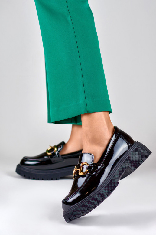 Lakēti melni dāmu lakatpapēži ar... Lakēti melni dāmu lakatpapēži ar...