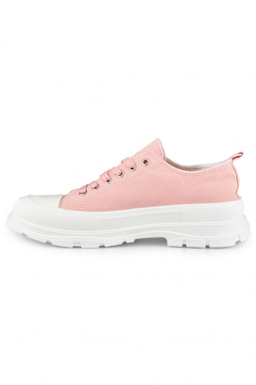 Rozā čības uz zemas platformas