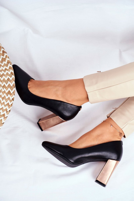 Kurpes uz plata papēža KERRIGAN BLACK Kurpes uz plata papēža KERRIGAN BLACK