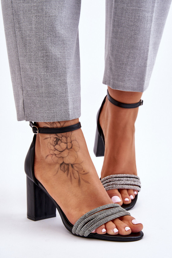 Eleganta stila sandales ar mirdzošiem spīdumiņiem ar papēdi melnas krāsas Laurene