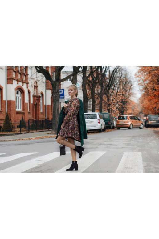 Melnas kurpes ar klasisku modeli uz...