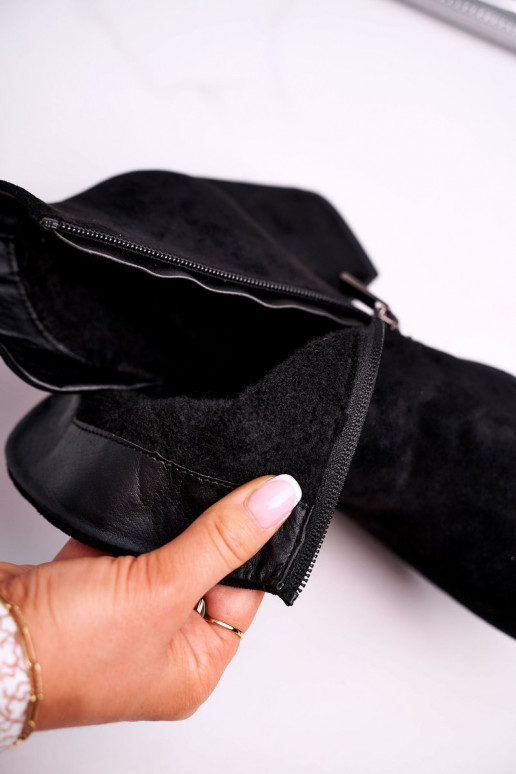 Melnas kurpes ar klasisku modeli uz...