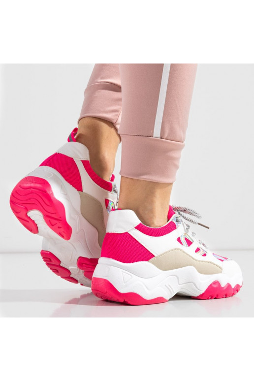 Sneakers modeļa apavi Dažādu krāsu... Sneakers modeļa apavi Dažādu krāsu...