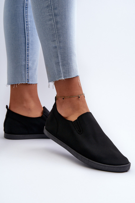 Sievišķīgs Sporta apavi brīvā laika apavi Slip-On melnas krāsas Lovinia