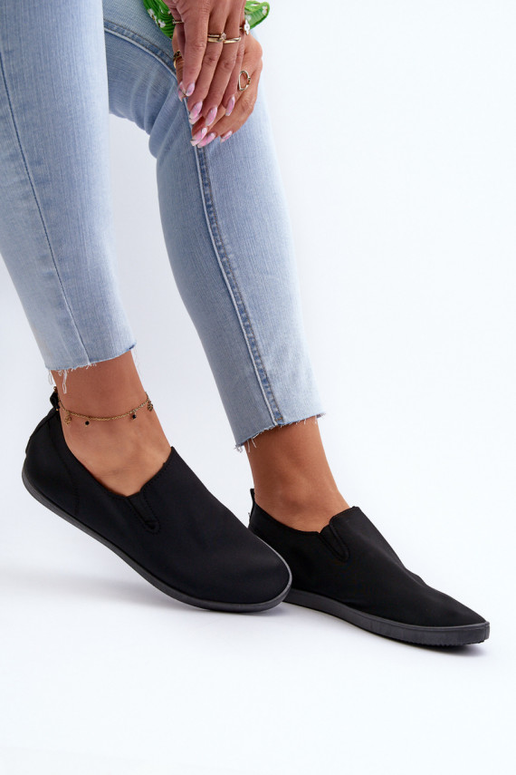 Sievišķīgs Sporta apavi brīvā laika apavi Slip-On melnas krāsas Lovinia