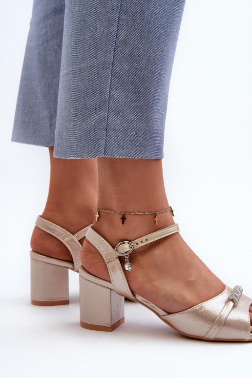 Sieviešu basenes Eko Āda ar papēdi ar skaistām detaļām Zelta krāsas Narhi