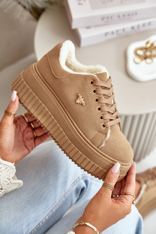 Sneakers modeļa apavi Sievišķīgs siltināti ar modernām masīvām zolēm Ze Zelta krāsasm Detalem brūnas krāsas Lotira