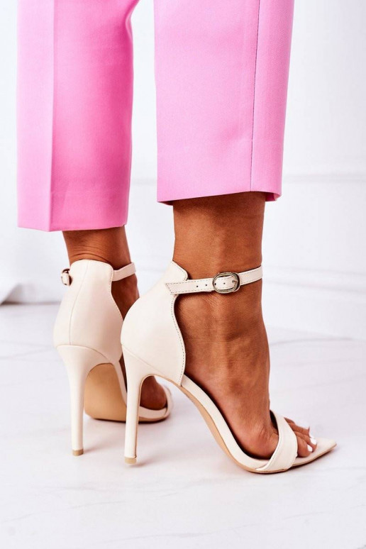 Eleganta stila sandales ar papēdi...