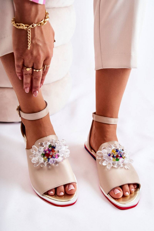 Sandales ar ornamentiem smilšu krāsas...