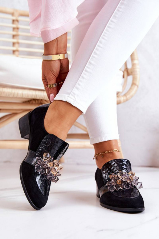 Zamšādas apavi ar ornamentiem melnas...