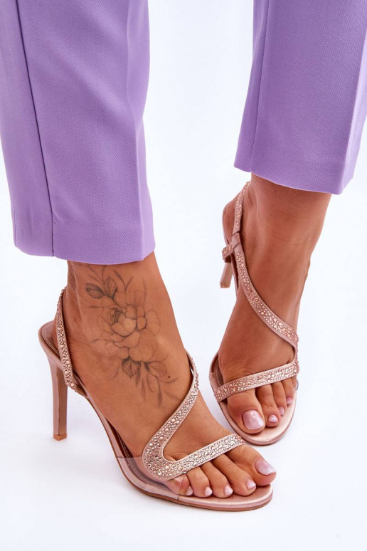 Eleganta stila sandales ar papēdi...