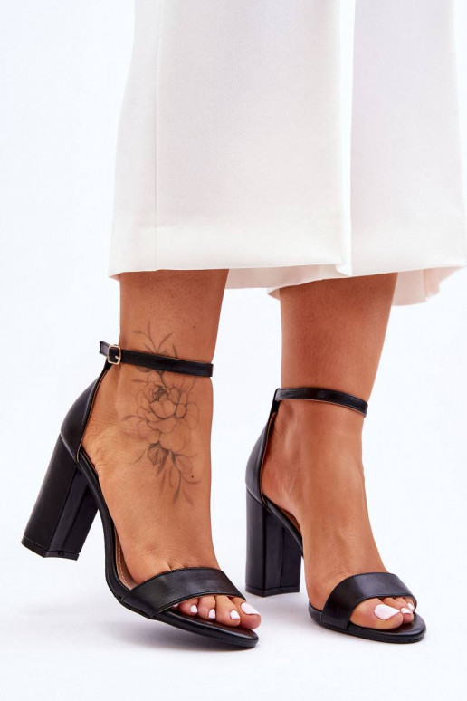 Sandales ar papēdi melnas krāsas