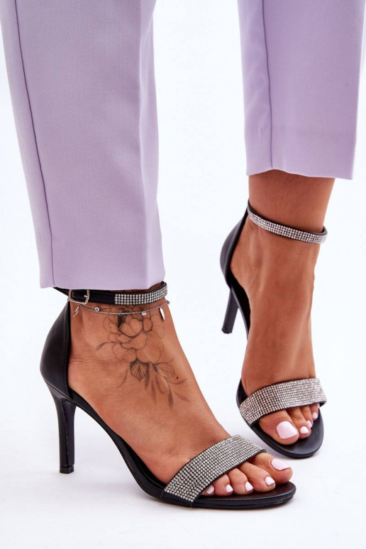 Kurpes ar plānu papēdi melnas krāsas...