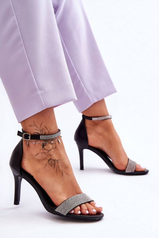 Kurpes ar plānu papēdi melnas krāsas...