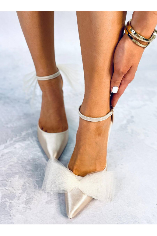 Augstpapēžu kurpes ar tilla lenti...