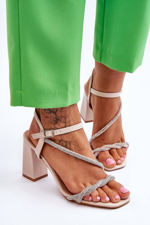 Sieviešu basenes ar mirdzošiem...