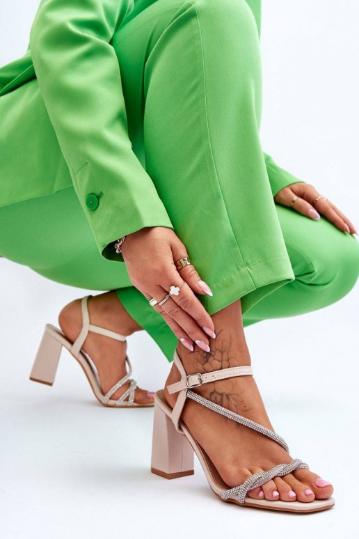 Sieviešu basenes ar mirdzošiem...