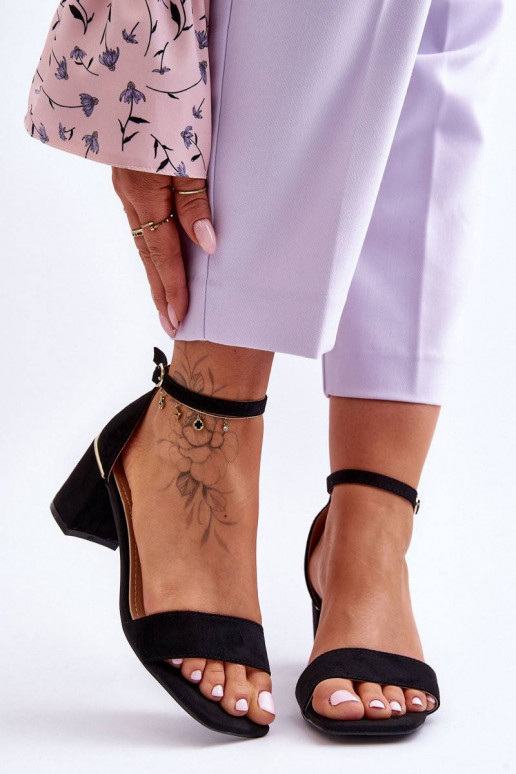 Kurpes ar stabilu zemu papēdi melnas...