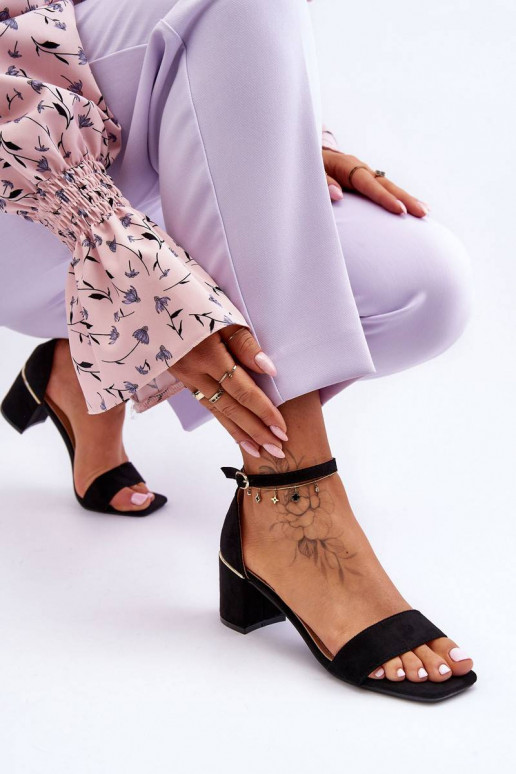 Kurpes ar stabilu zemu papēdi melnas...