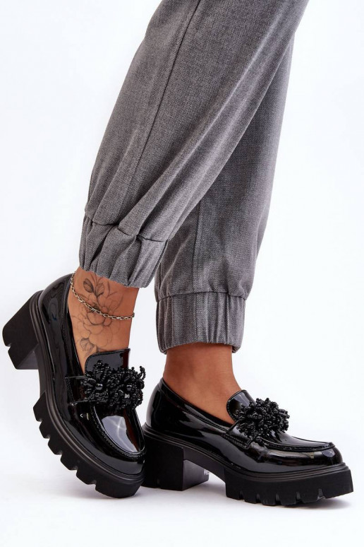 Sieviešu apavi ar ornamentiem melnas...