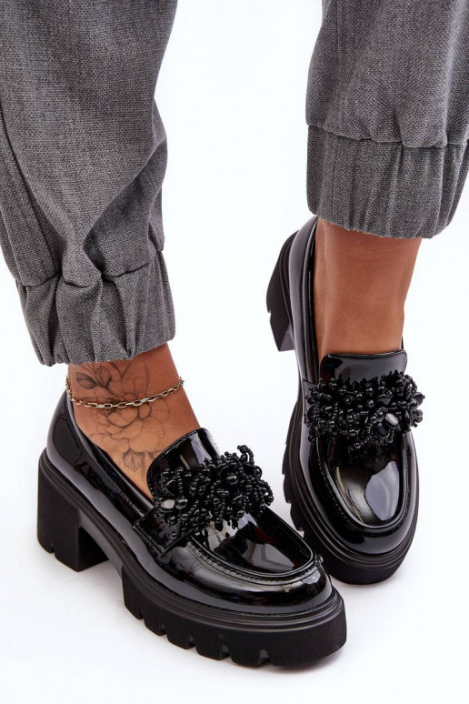 Sieviešu apavi ar ornamentiem melnas...