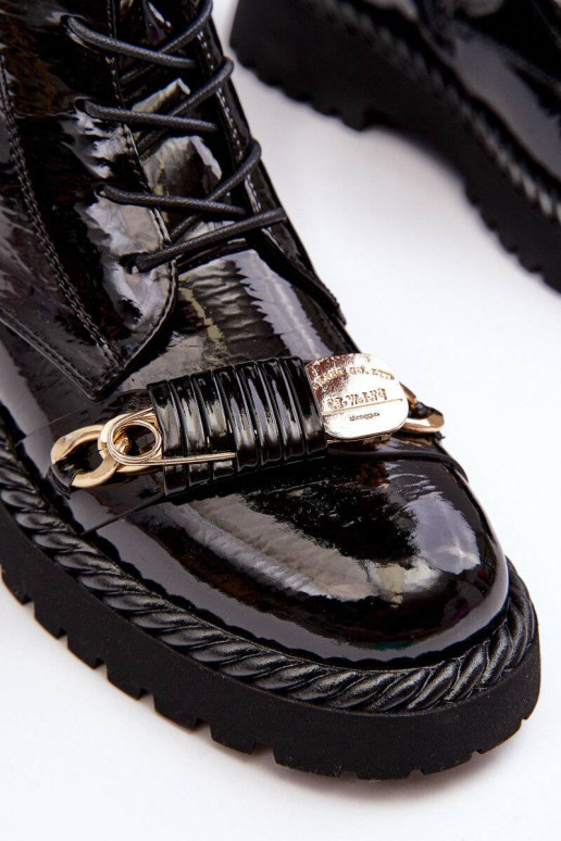 Laque zābaki ar ornamentiem melnas...