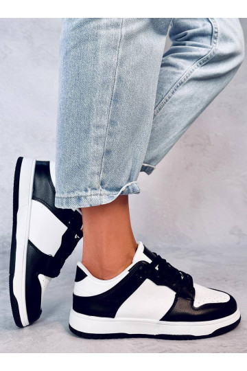 Sneakers modeļa apavi...