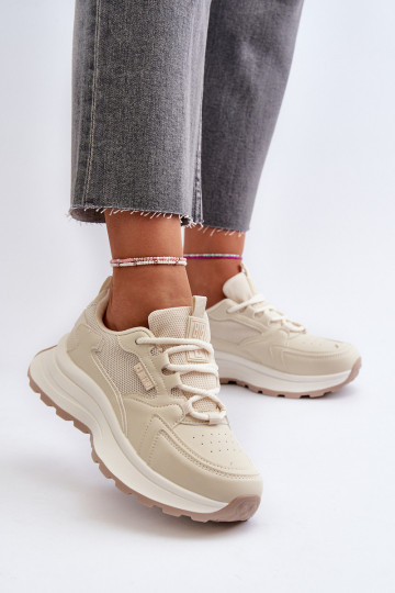 Sneakers modeļa apavi...