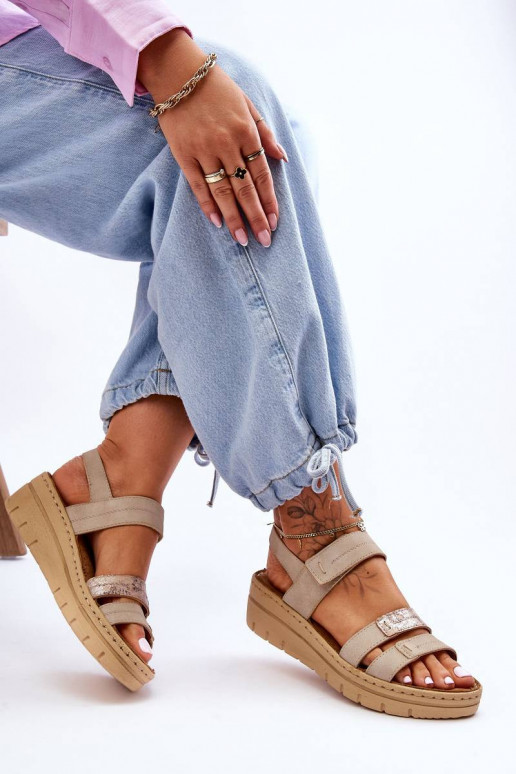 Sandales ar lipīgiem stiprinājumiem...