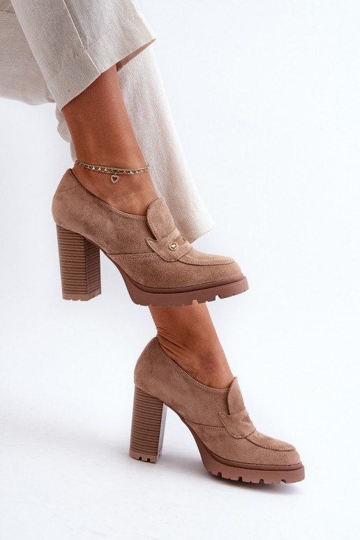 Apavi owe ar papēdi smilšu krāsas...